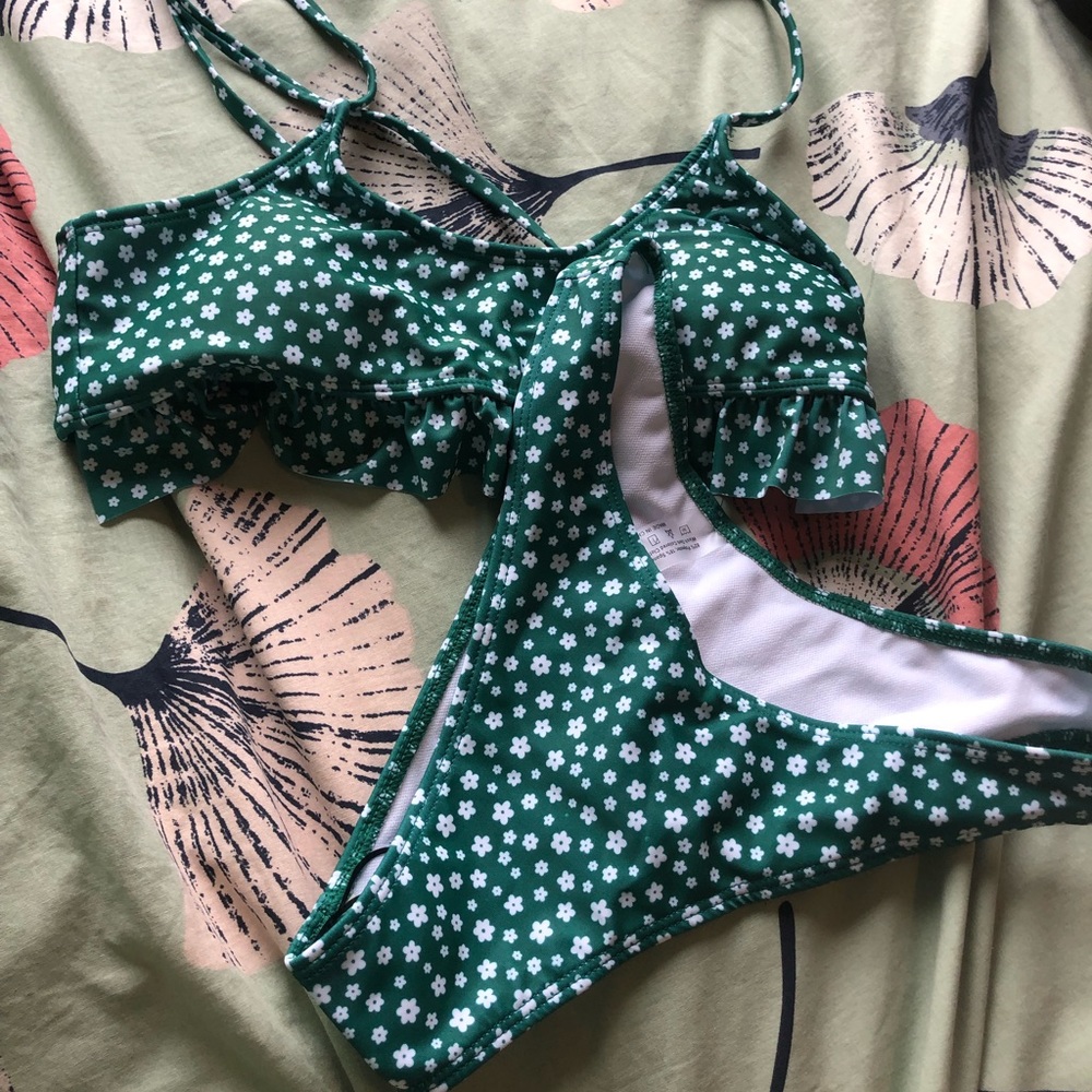 BRAND NEW NEVER WORN shein green Bikini!